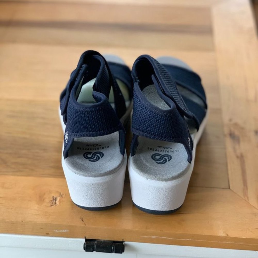 RARE New in Box Cloud Steppers by Clarks Step Cali Palm Navy Sandal Wedges - Picture 6 of 12